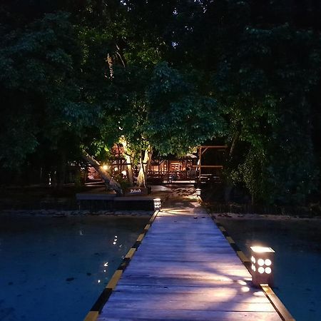Raja Ampat Dive Resort Tapokreng Kültér fotó